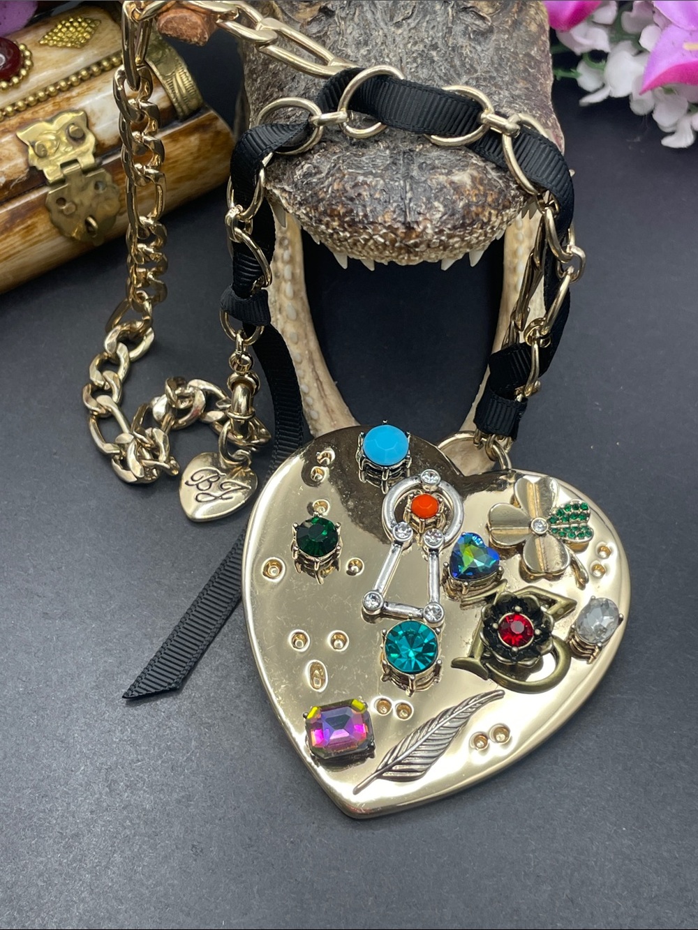 Betsy Johnson heart statement necklace C34